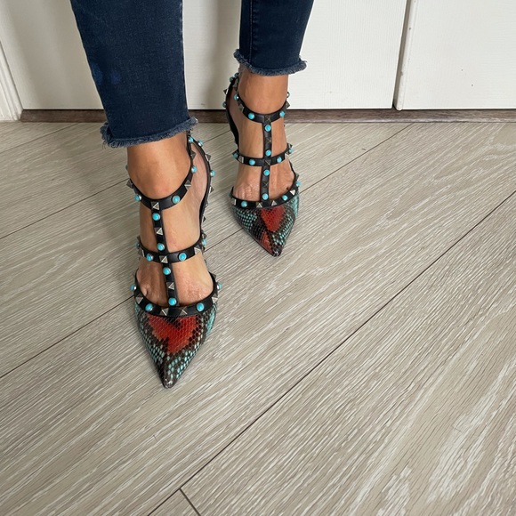 RARE Valentino Garavani Rockstud Python T-Strap Heels – Size 38.5 (US 8.5) - Picture 2 of 12